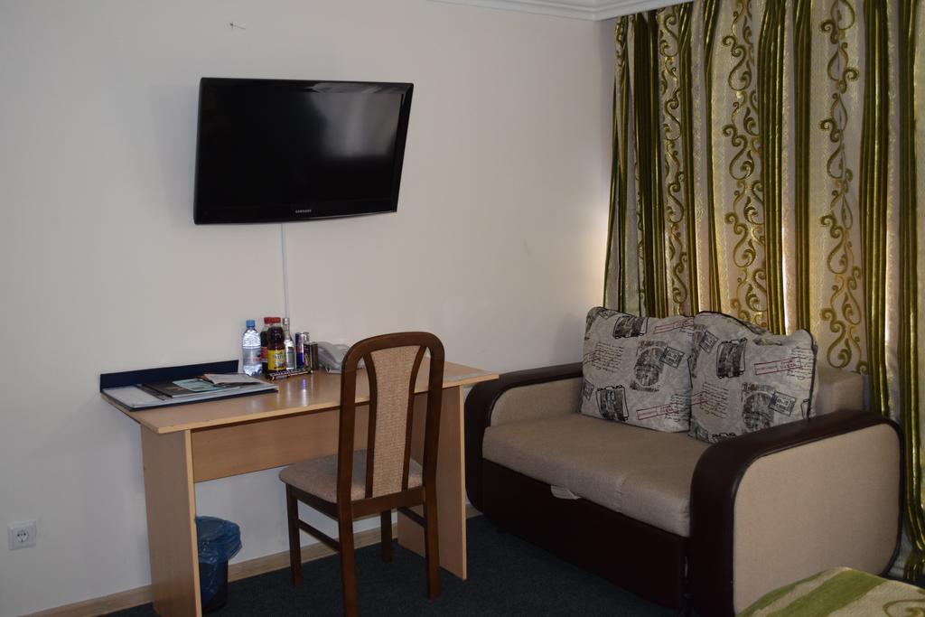 Bayterek Hotel Astana Zimmer foto