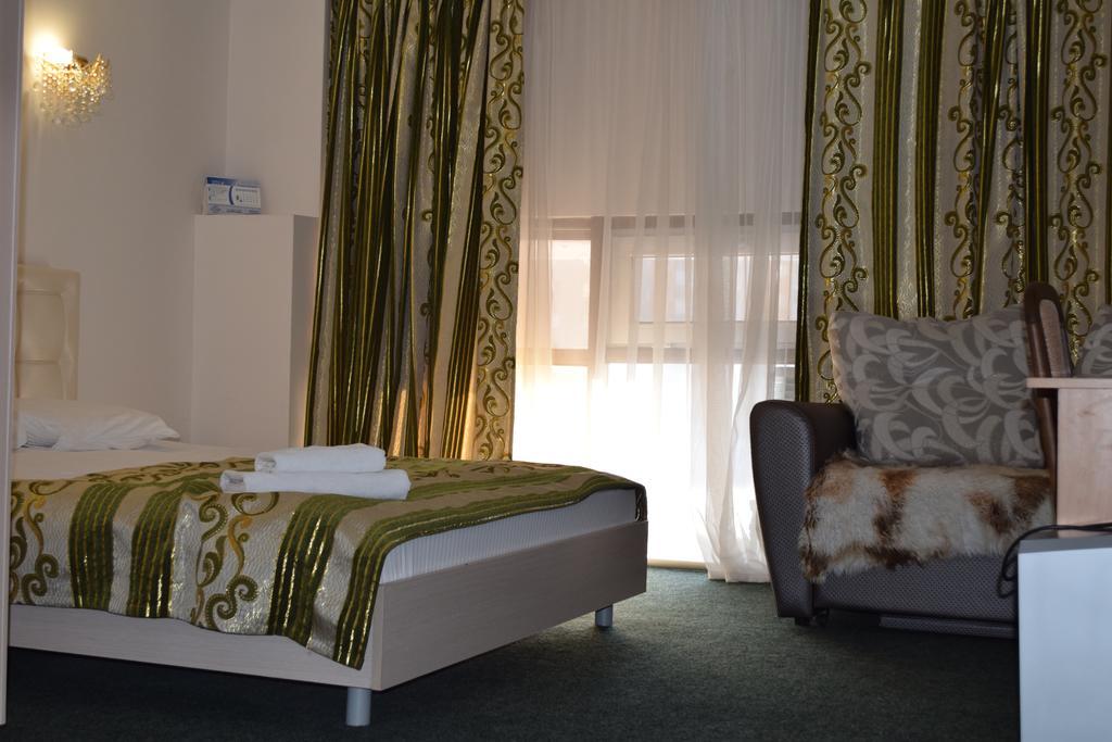 Bayterek Hotel Astana Zimmer foto