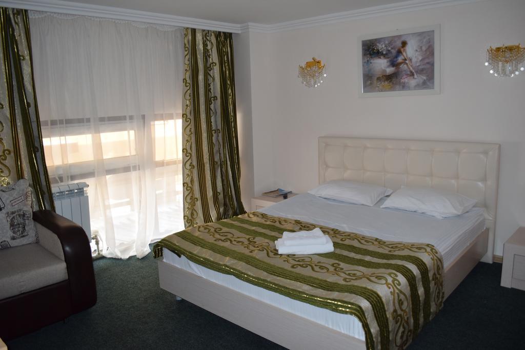 Bayterek Hotel Astana Zimmer foto