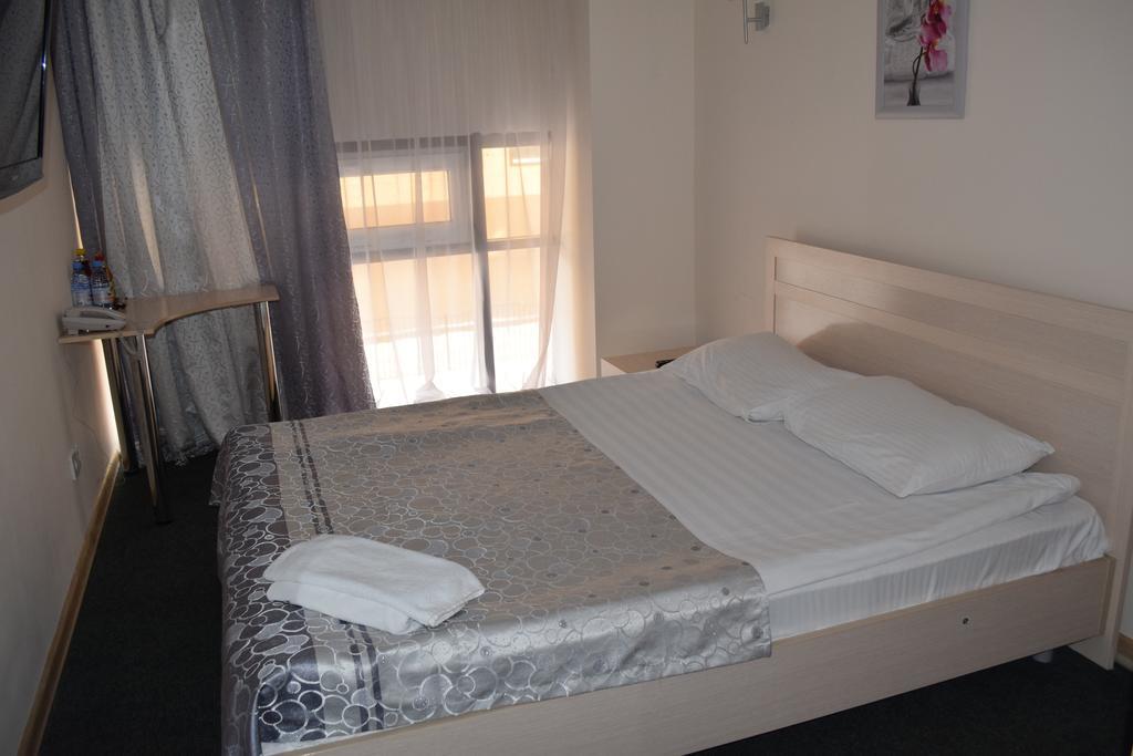 Bayterek Hotel Astana Zimmer foto